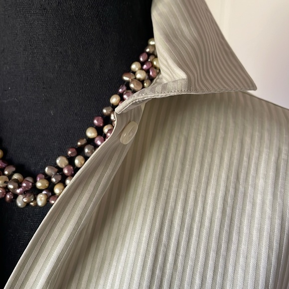 Paul Stuart Women's Classic Fit Button Down Shirt in XS in softly elegant green - Picture 3 of 6